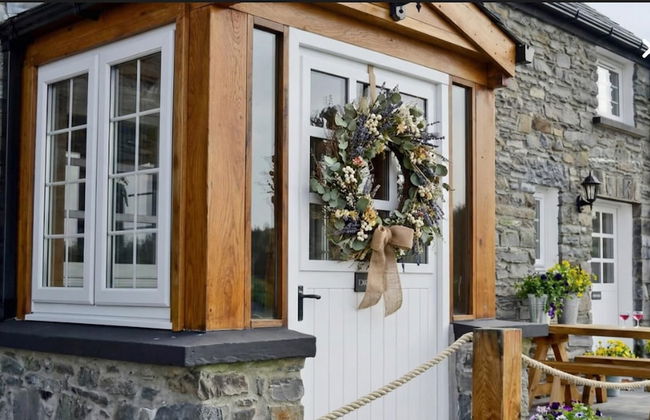 Serene Golygfar Cottage Retreat in Ystrad Meurig - Photo 1