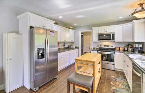 Lakefront Kingsport Home with Private Hot Tub! - Foto 16