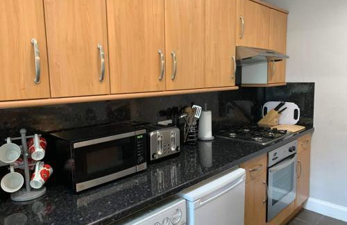 JOIVY Adorable 1 Bed Flat Near West End - Photo 3