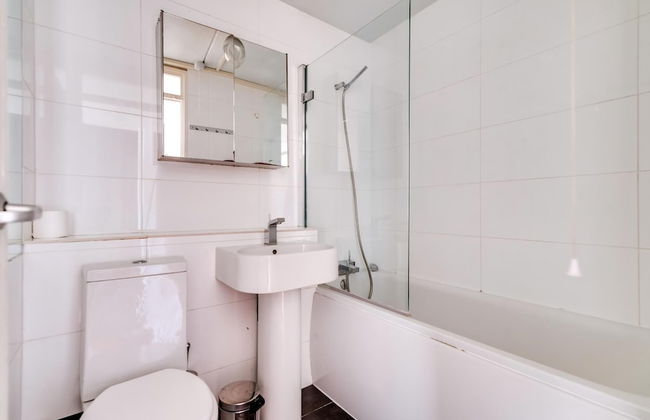 Cosy Battersea Flat - Photo 9