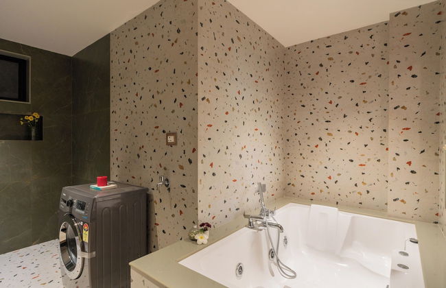 ELIVAAS Kamerios Brisa 1BHK with Jacuzzi - Photo 36