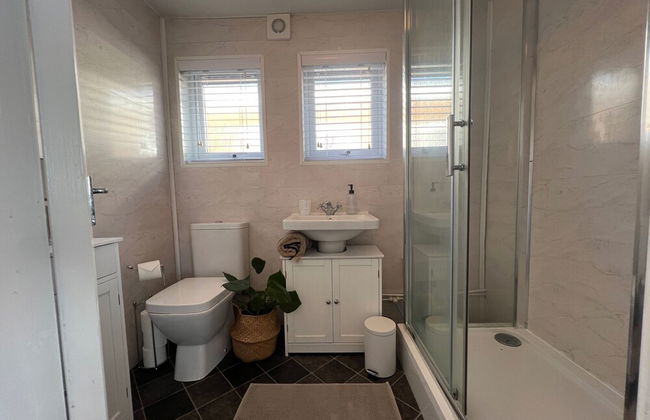 Beach Chalet - 2 Bedrooms - 4 Guests - Parking - Foto 17