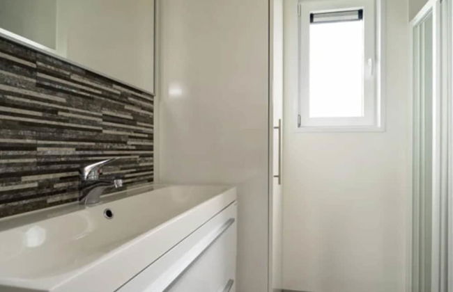 Well-kept Chalet on the Water - Foto 12