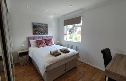 3 Bedrooms, PARKING 3 cars, GARDEN, Wi-fi, CONTRACTOR STAY, close to the Beach, Shops, Hospital, Airport - Foto 13