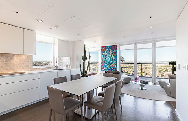 Luxurious 3-bed Sky-high Battersea Gem - Foto 11