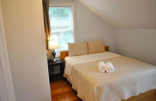 Stylish 4-Bedroom Full House. Plenty of Parking! - Foto 20