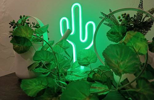 Isalos Urban Oasis Thessaloniki - Tranquil Garden Retreat - Walk to City Center - Free Easy Parking - Near Helexpo & University - Foto 1