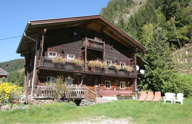 Chalet in Matrei Near Ski Lift & Bus - Foto 1