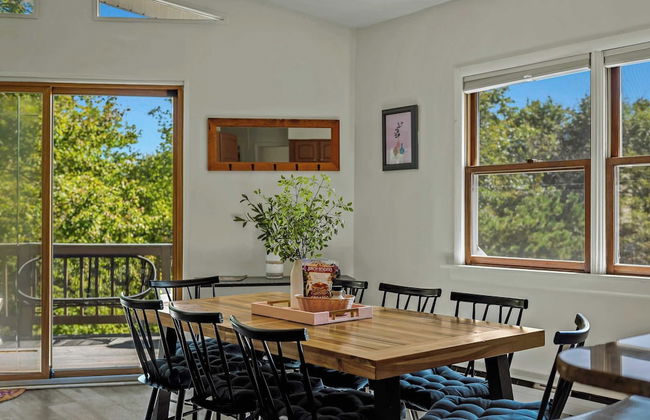 Lake It Right by Avantstay Lakefront w/ Dock, Hot Tub, Fire Pit & Game Room - Photo 10