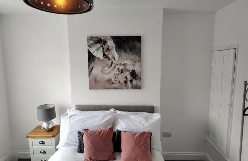 5 Fernie ave contractor home in center of Melton Mowbray - Photo 2