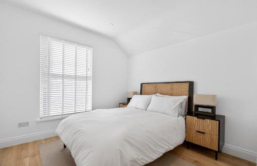 Stunning 2 Bedroom Apartments - City Centre Location, Free WiFi, Free Parking, Spacious Accommodation, Comfort and Style, Freshly Rennovated - Foto 15