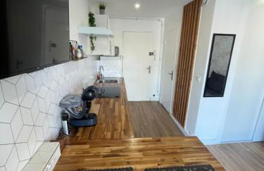 Joli studio une pièce entièrement rénové et équipé classé 2 étoiles - Foto 3