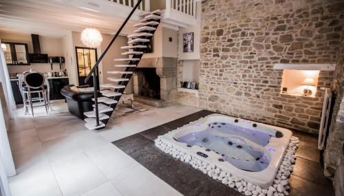 Au domaine des anges, 3 gîtes luxueux avec Jacuzzi privatif, sauna, mini-piscine, piscine extérieure chauffée en saison - Photo 4