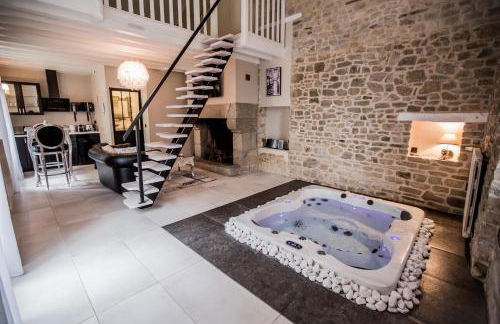 Au domaine des anges, 3 gîtes luxueux avec Jacuzzi privatif, sauna, mini-piscine, piscine extérieure chauffée en saison - Foto 4