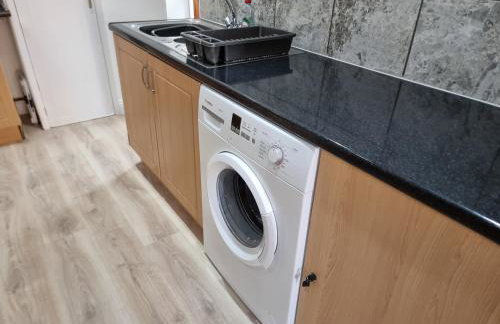 Entire 3 bedroom home with Parking in Welling, London, UK - Photo 64