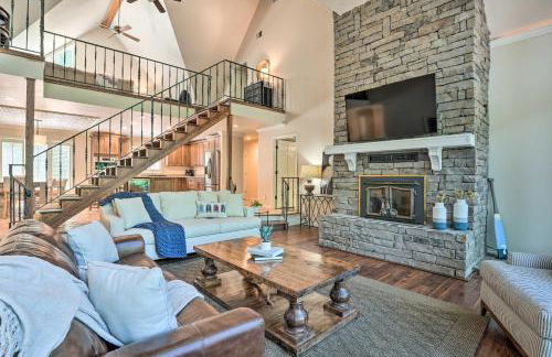 Spacious Lakefront Home with Private Dock! - Foto 5