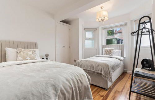 Charming 2-Bed Flat with Garden in London - Foto 11