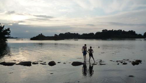 Reposant, Calme, Vue Mer imprenable à 2 m de l'eau, Petit Port Typique Breton - Foto 3