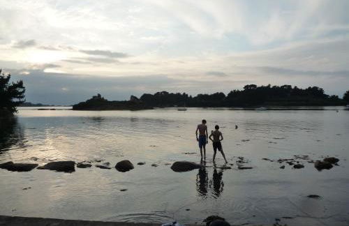 Reposant, Calme, Vue Mer imprenable à 2 m de l'eau, Petit Port Typique Breton - Foto 3