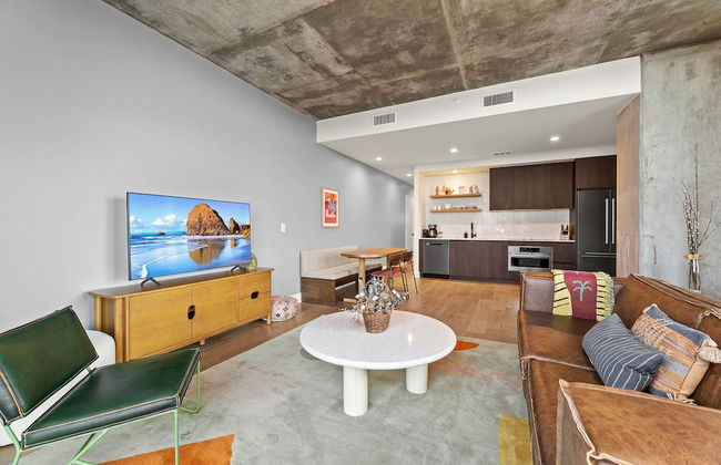 Luxury Downtown High Rise - Foto 13