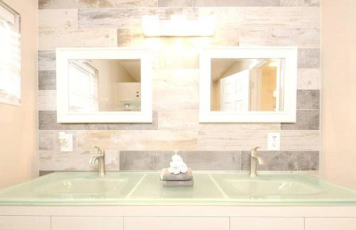 Stunning Lake-Front Villa with Pool & Spa - Foto 9