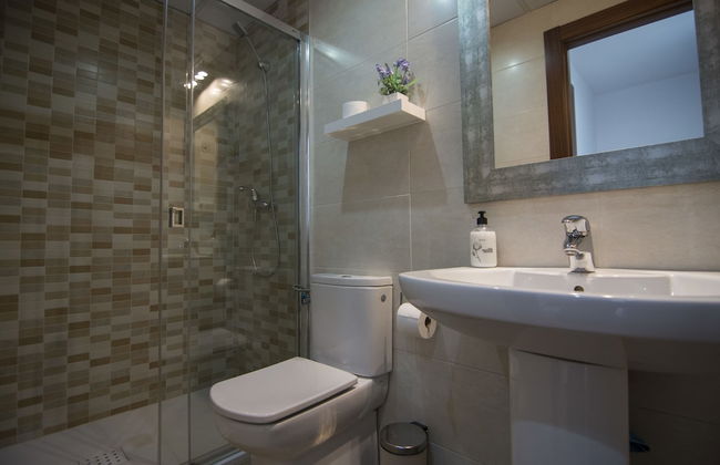 EnjoyGranada LUJO Piscina y Parking - Foto 25