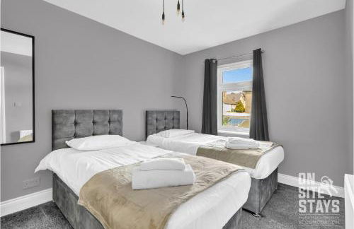 OnSiteStays - Large 3 bedroom, 2 bathroom, driveway, Garden, Sleeps 6 Comfortably - Foto 11