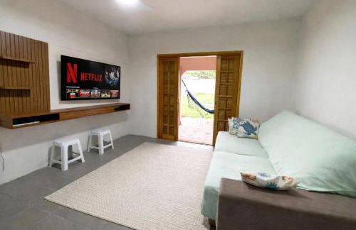 Casa Temporada Ubatuba perto da praia, check-in e out flexíveis com 5 vagas na garagem, wifi, churrasqueira - Foto 2