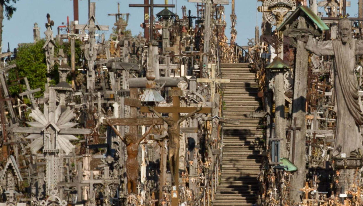 Hill of Crosses, Rundāle Palace & Bauska Castle Day Trip - Foto 1