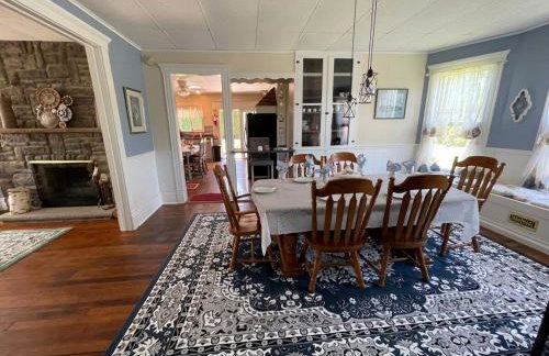 It's A Wonderful Life - Main St Penn Yan - Walk to Shops & Dining - Hot Tub - Pets OK - Seneca & Keuka Lake - Foto 10