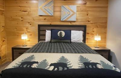 Nature lovers dream! Steps from fishing plus 140 acres of hiking! 4 Bedroom Home by RedAwning - Foto 52