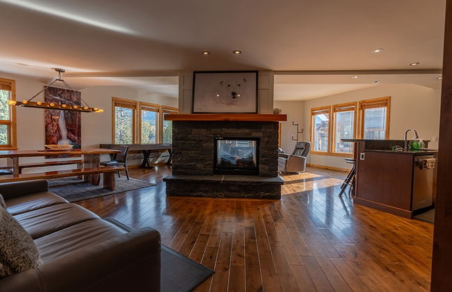 Rundle Cliffs Lodge by Canmore Premier - Photo 13