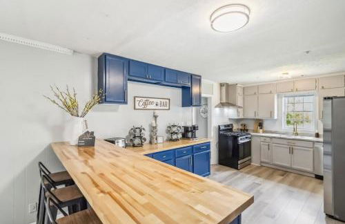 5BR with Game Room & Huge Backyard - Foto 12