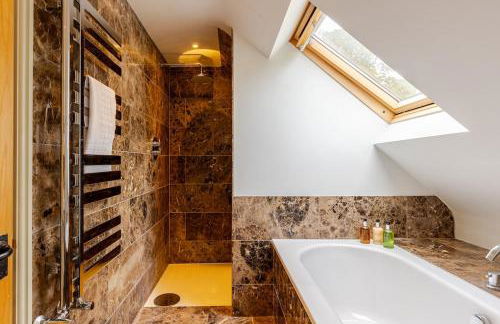 Spacious farmhouse with stunning valley views - Foto 34