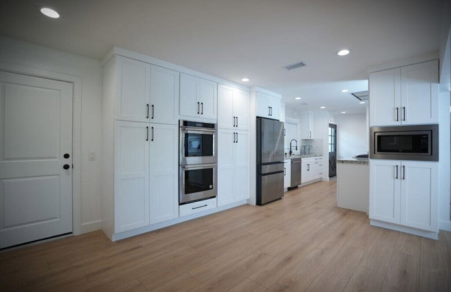 Awesome 5 Bedroom 3 Bath Pool Home With In-ground Jacuzzi - Foto 33
