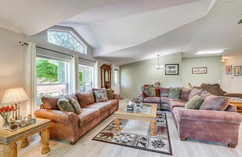 Waterfront Shady Cove Home with Fishing Deck! - Foto 2