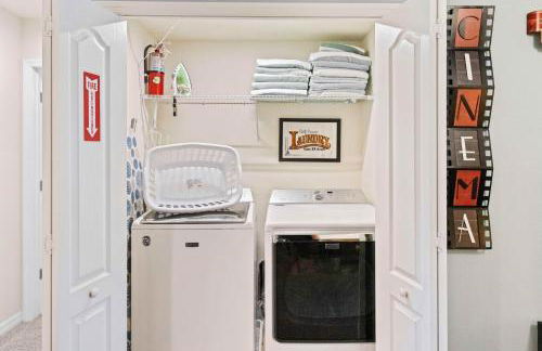 Townhome with Private Pool, BBQ & FREE Waterpark - Photo 64