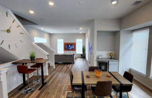 Galleria Exquisite Three Story Home Brand New Development - Foto 29