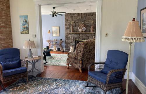 It's A Wonderful Life - Main St Penn Yan - Walk to Shops & Dining - Hot Tub - Pets OK - Seneca & Keuka Lake - Foto 41