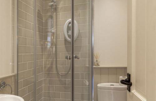 Jasmine Cottage - 2 Bedroom in Heart of Bourton! - Photo 24