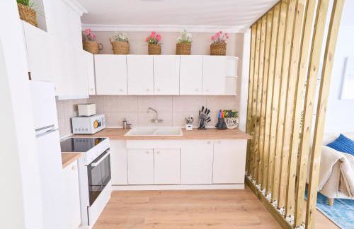 Beautiful NEW Apartment Near The Beach - Photo 6