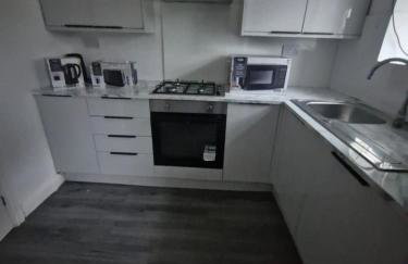 3 Bed Semi, Bingley, BD16, Free Parking, Wi-Fi - Foto 3