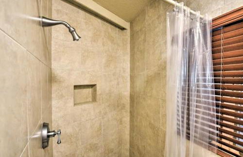 Chic Home: Ocean Views, Hot Tub & Game Room! - Foto 23