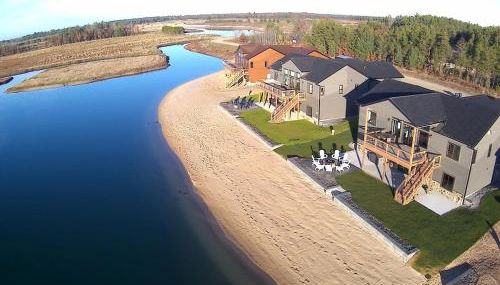 Lakefront, Private Beach, Garage Bar, Near WI Dells, King Beds, Sleeps 16, Near Ski Hills - Foto 2