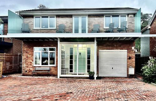 4 Bed Retreat with Balcony & Estuary views - Photo 56