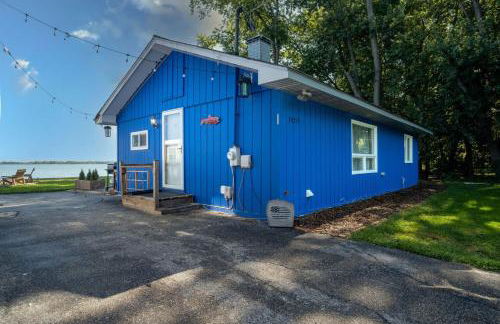 The Jackson Cottage on Grass Lake Waterfront 2 1 Nautical Cottage with Hot Tub Firepit & Year-Round Fun - Foto 1