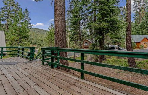 Near Northstar Wooded Retreat with Deck & Loft - Foto 32