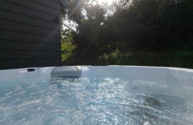 The Pumphouse with Hot Tub - Foto 16