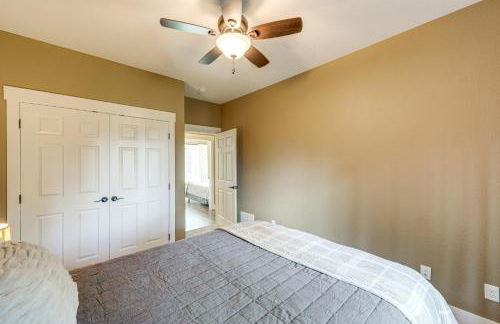 Deck and Views Scenic Group Getaway in Lakeside! - Foto 22