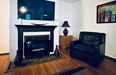 5 Bedroom Lakeside Home Sleeps 12 - Shared Lake Access, Large Yard, Central Air, Fire Pit, Horseshoes & More! - Foto 9